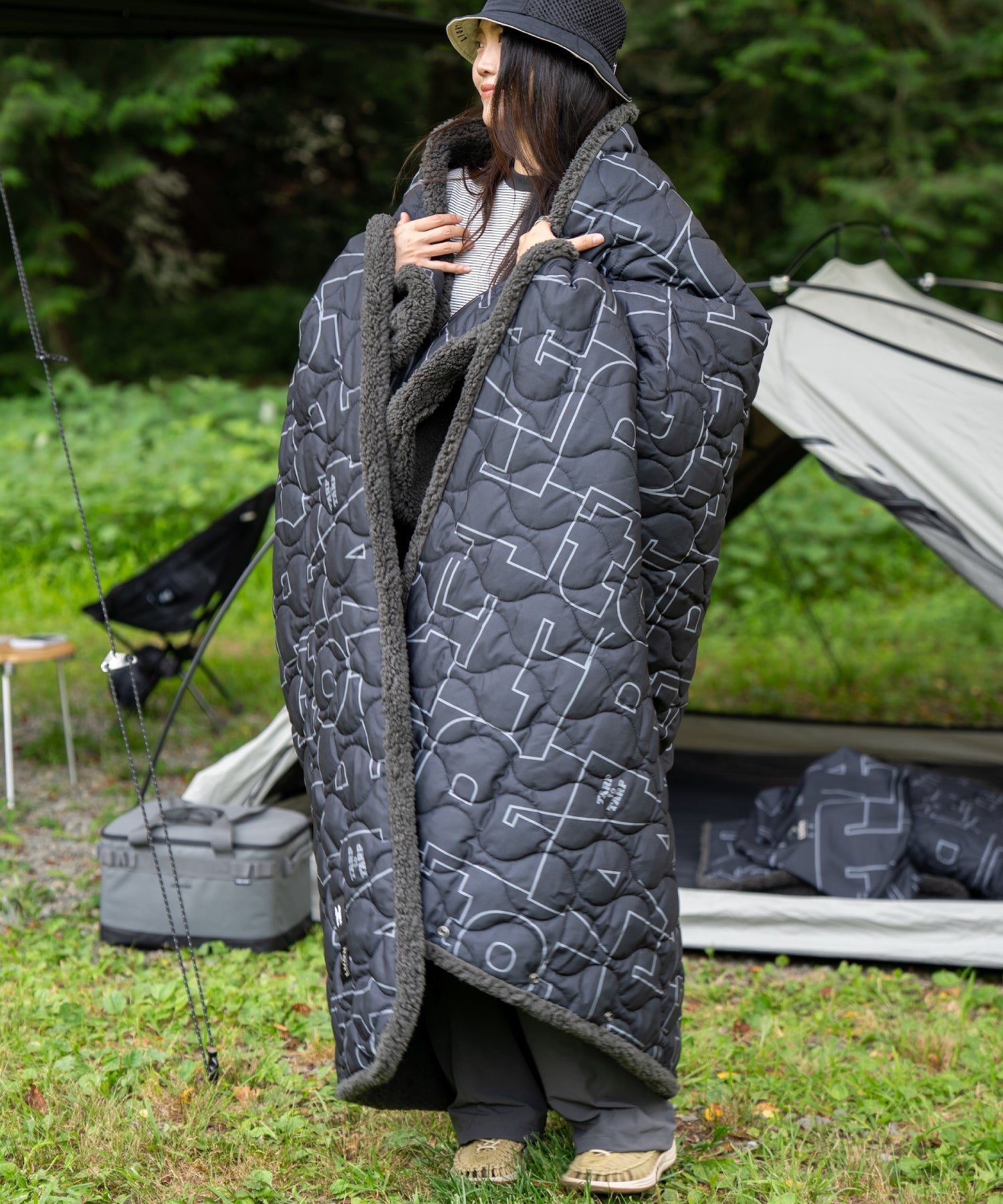受注商品】LUGH × TARPtoTARP 魔法瓶ブランケット Ver.2026 / L