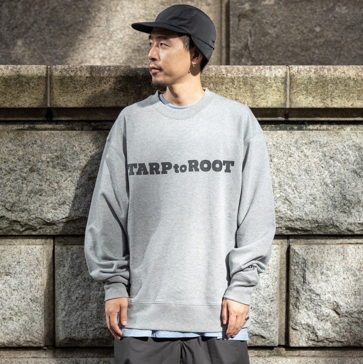 ROOT CO. × TARPtoTARP_PLAY UTILITY BACK POCKET Logo Crewneck Sweat